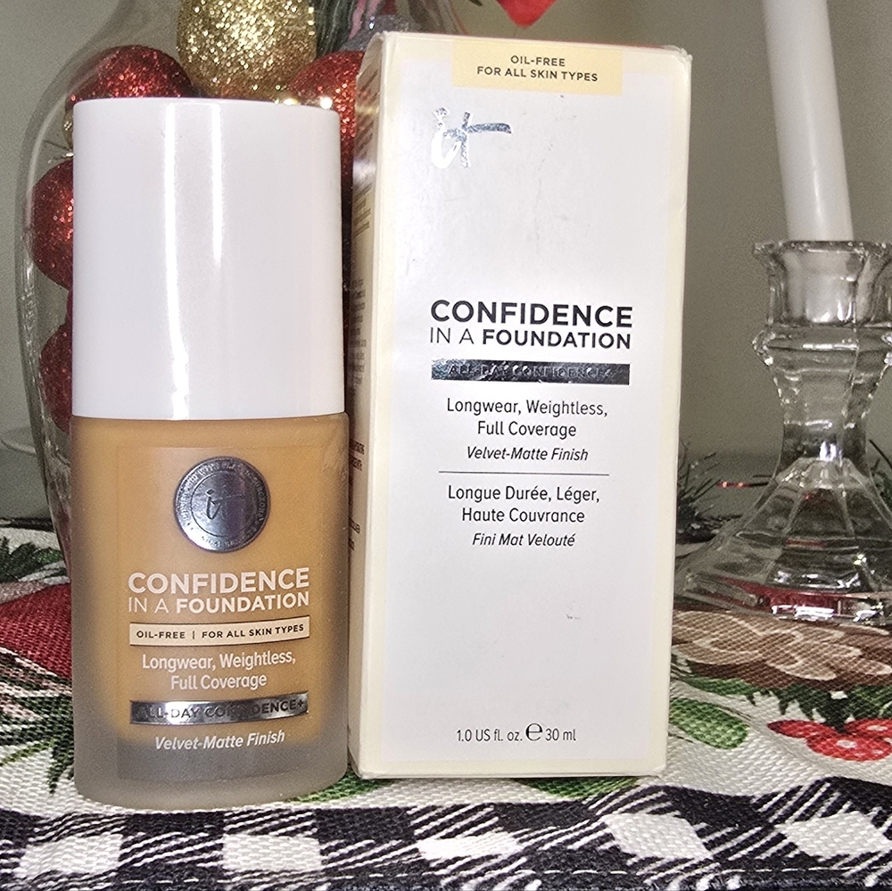 It Cosmetics Confidence in a Foundation 405 Rich Amber - Picture 2 of 3